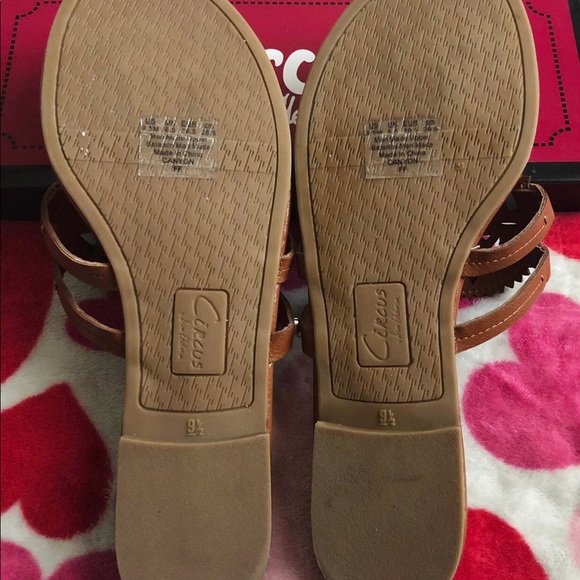 Circus by Sam Edelman Women's Canyon Medallion Flat Sandals - Picture 7 of 7